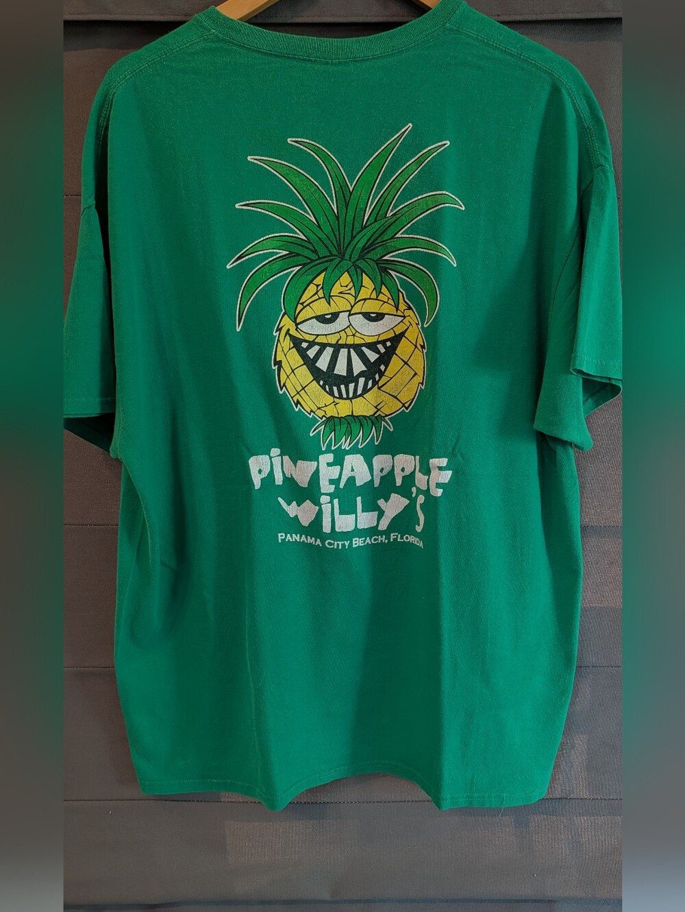Vintage Green Pineapple Graphic Tee - Men